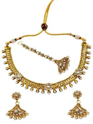 Gold plated kundan pearl choker necklace set with earrings & maang tikka for women 3