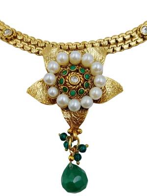 Designer gold plated kundan pearl bridal choker set with earrings & maang tikka 2