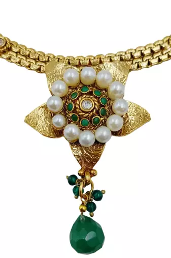 Designer gold plated kundan pearl bridal choker set with earrings & maang tikka