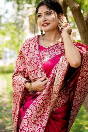 Pink color handloom  silk blend weaving pallu saree