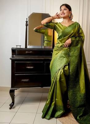 Mehandi green color handloom  silk blend weaving pallu saree 1