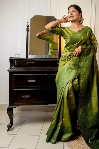 Mehandi green color handloom raw silk weaving pallu saree