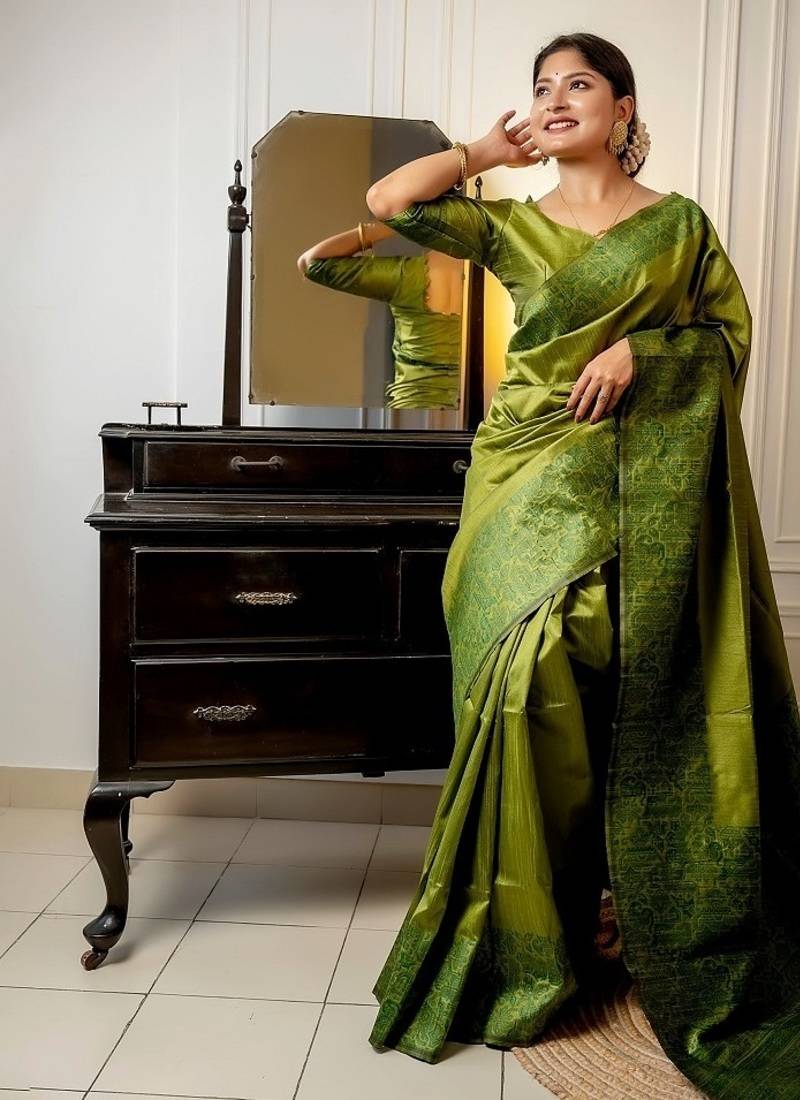 Mehandi green color handloom raw silk weaving pallu saree