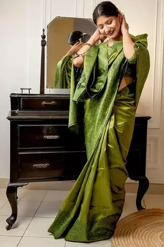 Mehandi green color handloom  silk blend weaving pallu saree