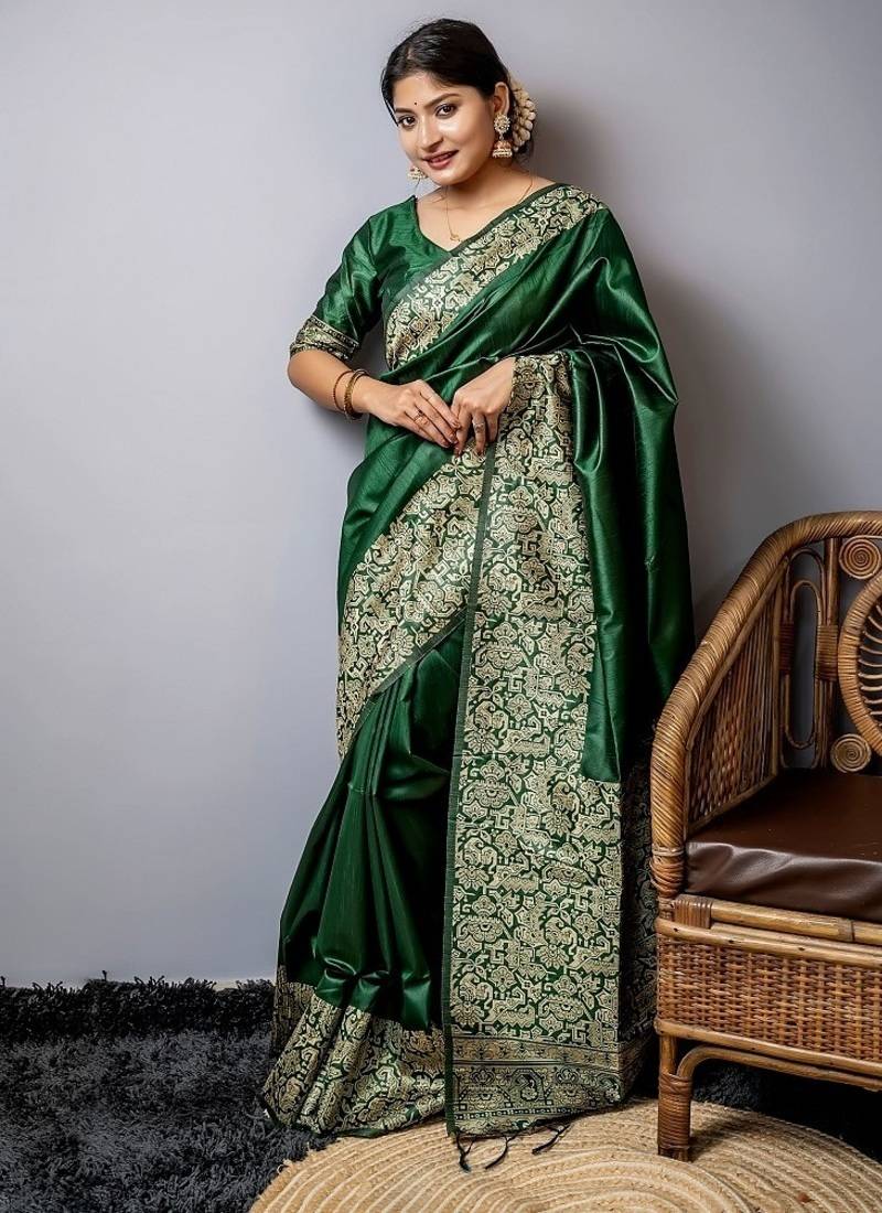 Green color handloom raw silk weaving pallu saree