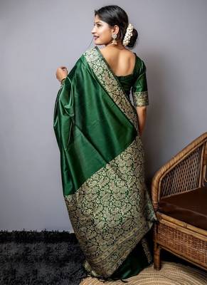 Green color handloom  silk blend weaving pallu saree 2