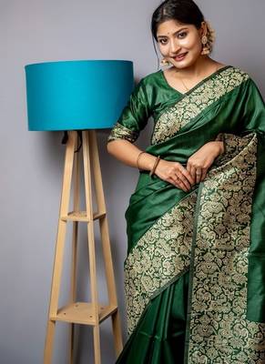 Green color handloom  silk blend weaving pallu saree 3