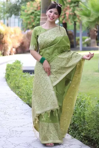 Mehandi color banglori handloom  silk blend waving buttis saree