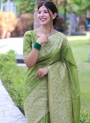 Mehandi color banglori handloom  silk blend waving buttis saree 3