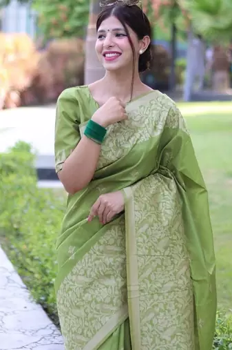 Mehandi color banglori handloom  silk blend waving buttis saree