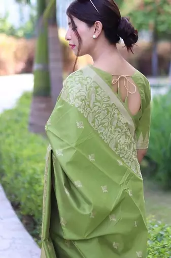 Mehandi color banglori handloom  silk blend waving buttis saree