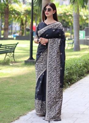 Black color banglori handloom  silk blend waving buttis saree 1