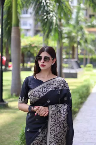 Black color banglori handloom  silk blend waving buttis saree