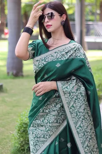 Green color banglori handloom  silk blend waving buttis saree