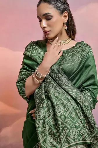 Green color banglori handloom  silk blend waving saree