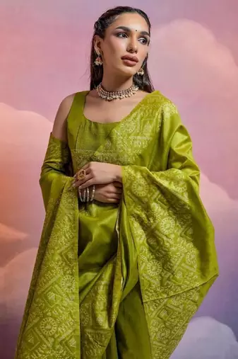 Mehandi color banglori handloom  silk blend waving saree