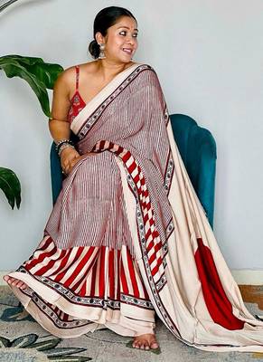 Red original japan satin saree with digital print blouse 5