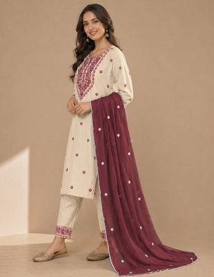 Elegant off-white embroidered kurta set with brown dupatta for women 2