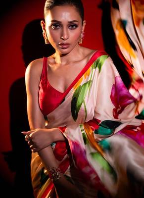 Off white original japan satin saree with digital print blouse 4