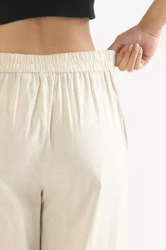 Styllow women ecru natural high-rise trousers with 2 deep pockets