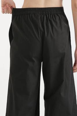 Styllow women black high-rise trousers with 2 deep pockets 4