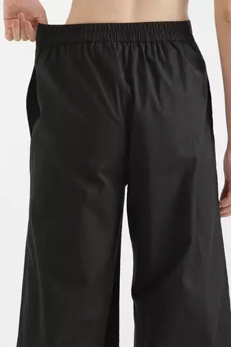 Styllow women black high-rise trousers with 2 deep pockets