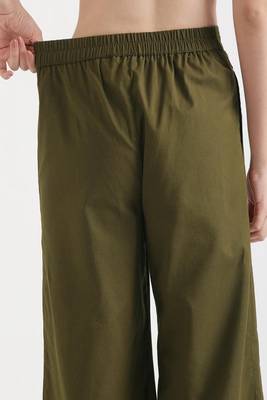 Styllow women olive green high-rise trousers with 2 deep pockets 3