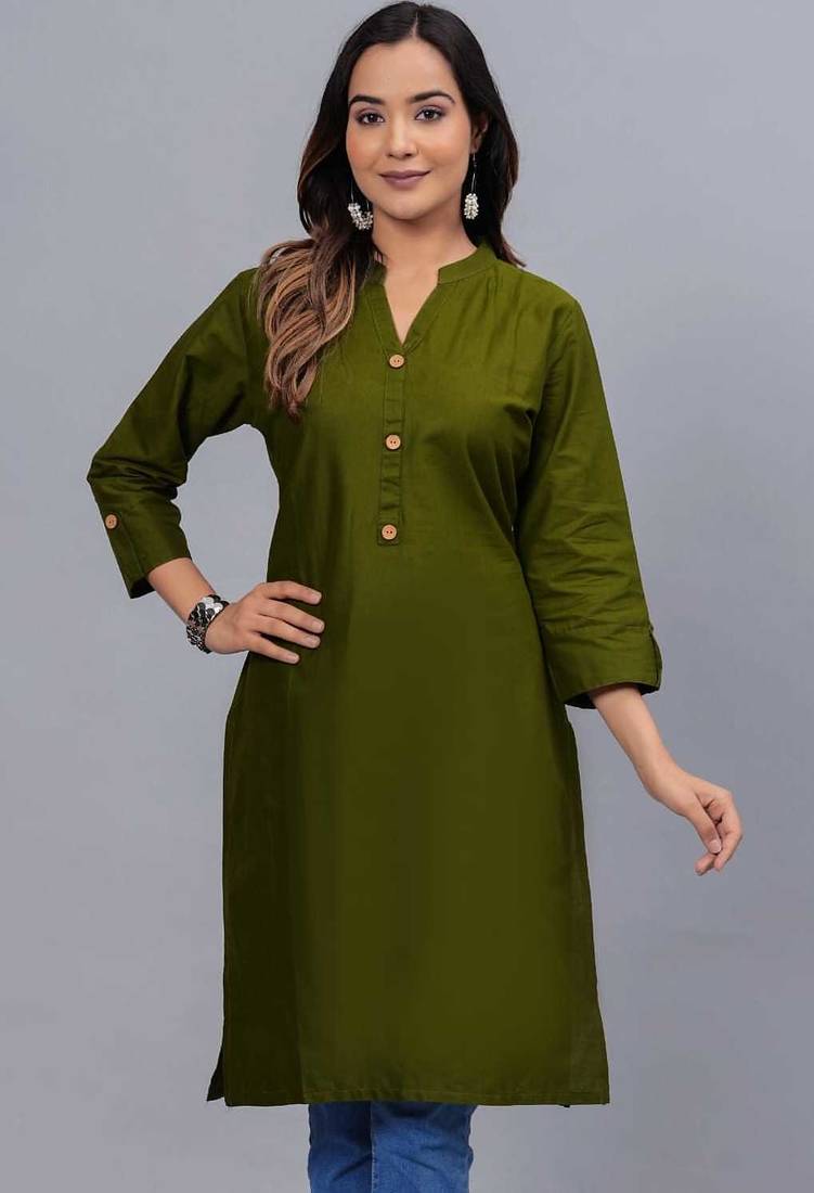 Women's solid dark green straight cotton kurta with mandarin collar and 3/4 fold-up sleeves