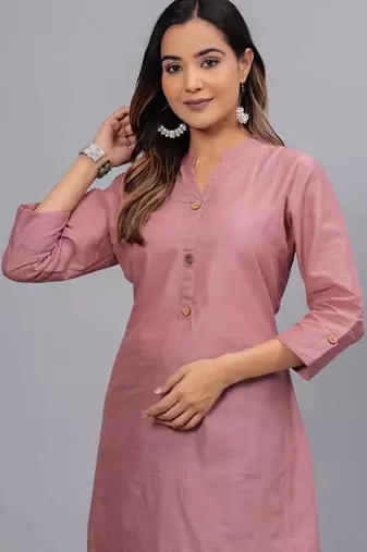 Women's solid onion straight cotton kurta with mandarin collar and 3/4 fold-up sleeves