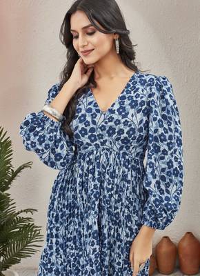 Women blue all-over floral print poly cotton fit & flare gown 4