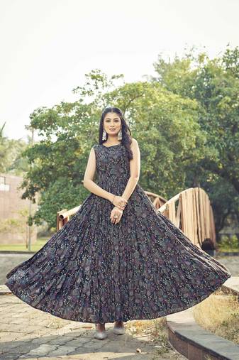 Women black floral printed sleeveless tiered anarkali maxi dress