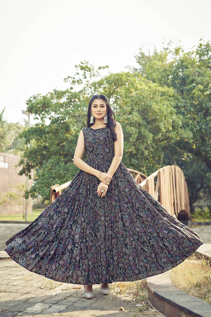 Women black floral printed sleeveless tiered anarkali maxi dress
