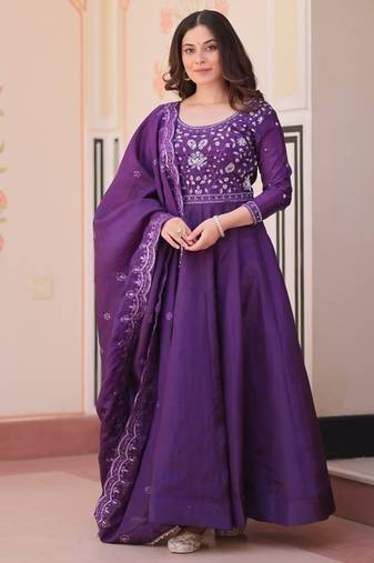 womens new simple gold crush with beads embroidery-work gown set