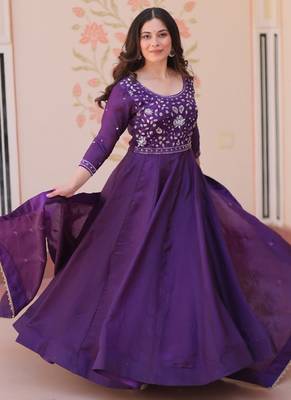 womens new simple gold crush with beads embroidery-work gown set 3