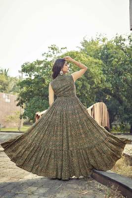 Women green ethnic printed sleeveless flared maxi dress 2