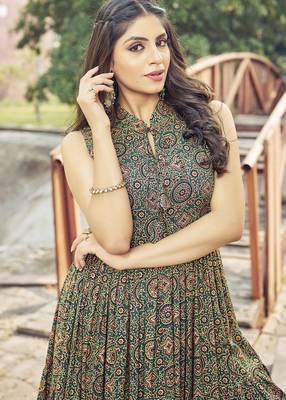 Women green ethnic printed sleeveless flared maxi dress 4