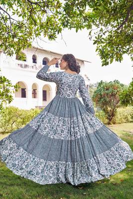 Women green floral printed pleated anarkali gown 2