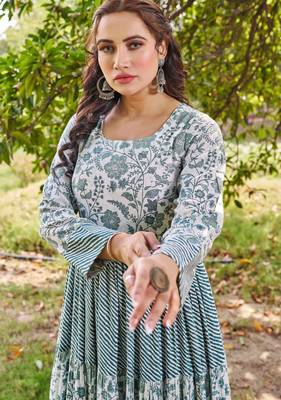 Women green floral printed pleated anarkali gown 4