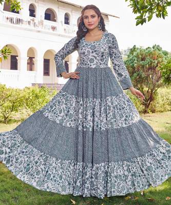 Women green floral printed pleated anarkali gown 5