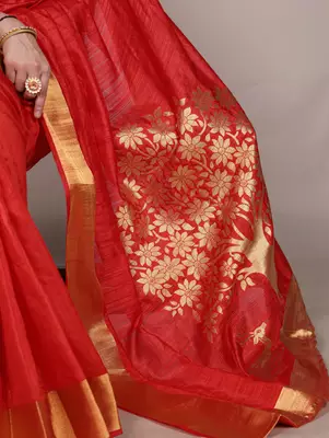 Red onam special raw silk zari weaving work saree 5