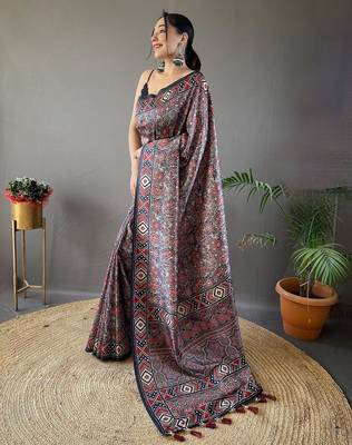 Grey art silk  woven saree 3