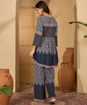 Printed v-neck top & trousers co-ords 2
