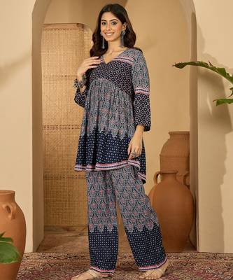 Printed v-neck top & trousers co-ords 3