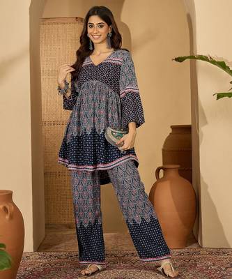 Printed v-neck top & trousers co-ords 4