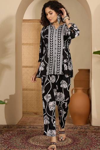 Printed v-neck top & trousers co-ords