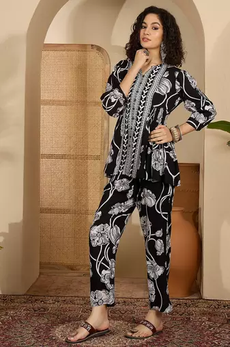 Printed v-neck top & trousers co-ords