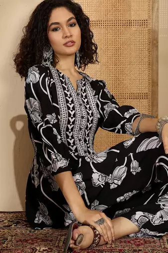 Printed v-neck top & trousers co-ords
