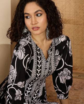 Printed v-neck top & trousers co-ords 5