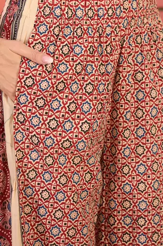 Women red cotton blend top with pant co-ord set