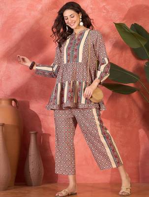 Women red cotton blend top with pant co-ord set 4